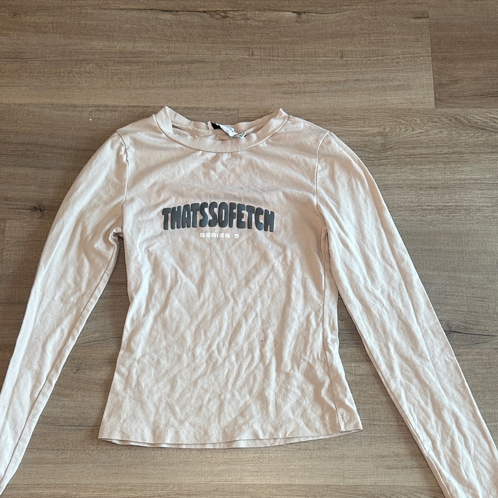 THATSSOFETCH Long Sleeve Graphic Tee in Pale Pink